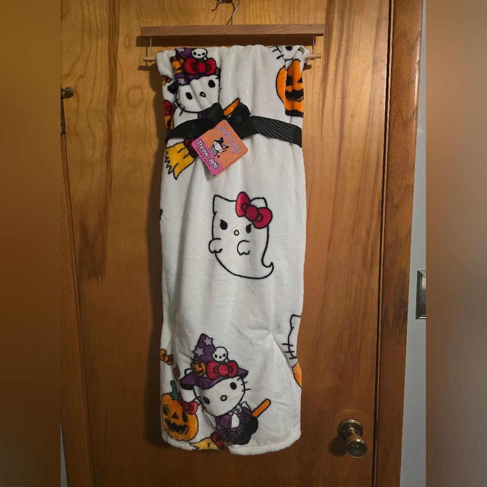 Hello Kitty Halloween Throw